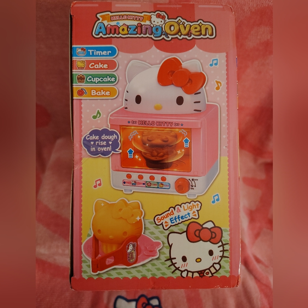 EXCLUSIVE - Hello Kitty Amazing Oven Playset - Picture 9 of 13